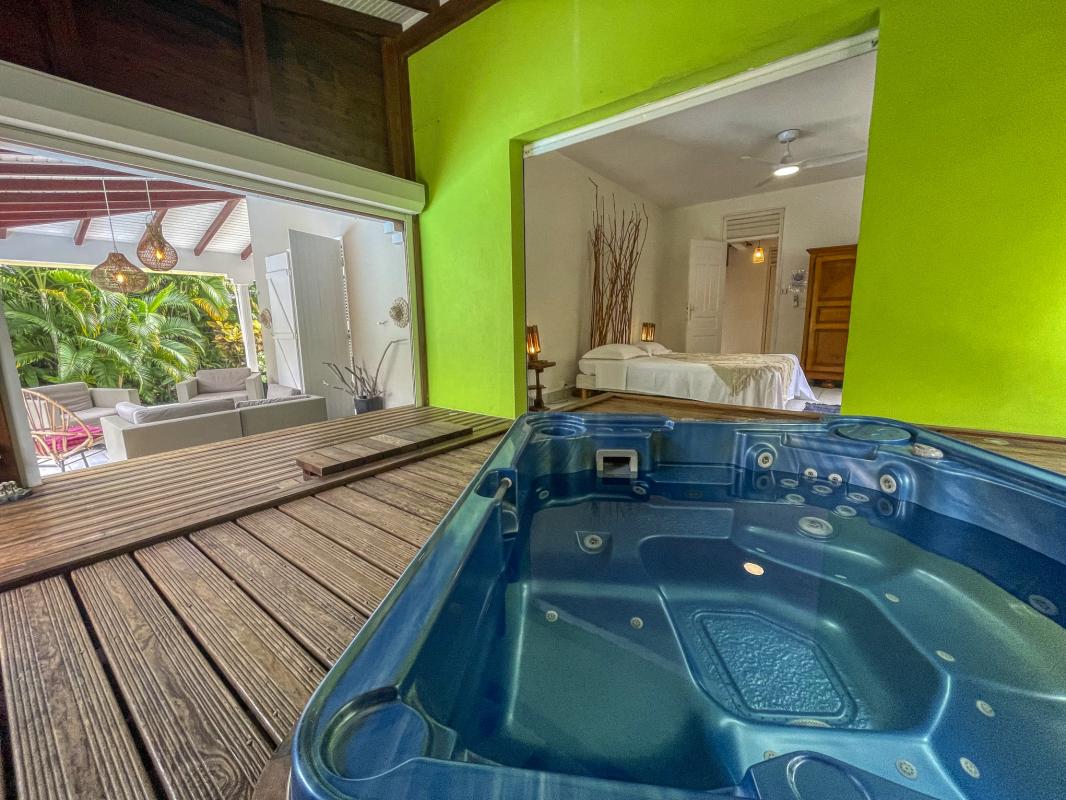 24.Location villa piscine Saint François Guadeloupe_Suite jacuzzi Rdc